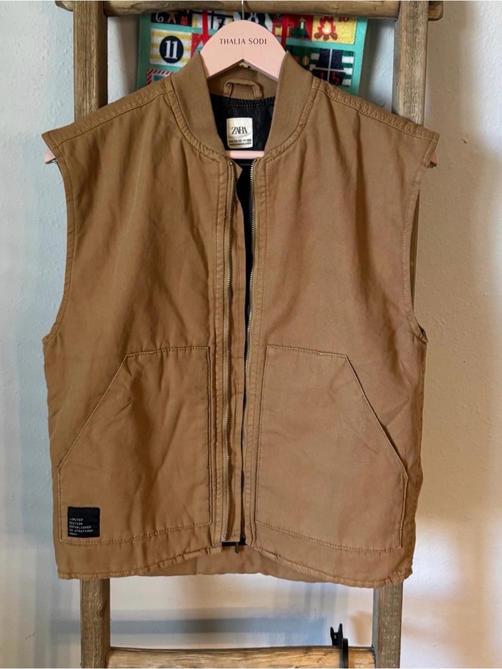 Zara kids sleeveless zip up vest size 11-12
New without tags 
Limited edition